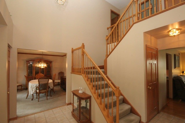 1066 Wakefield Dr, Elgin, IL 60120 photo 2