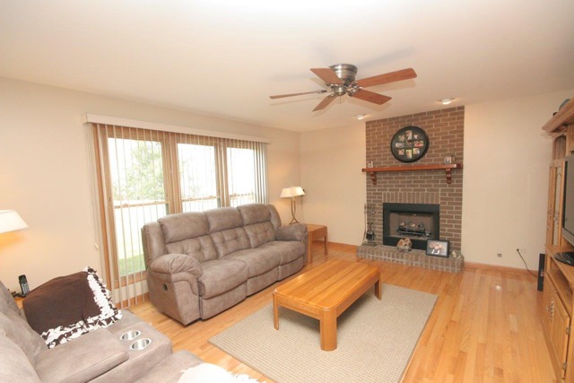 1066 Wakefield Dr, Elgin, IL 60120 photo 9