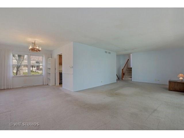 604 Juniper Dr, Naperville, IL 60540 photo 3