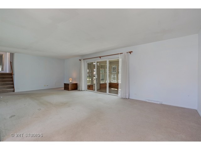 604 Juniper Dr, Naperville, IL 60540 photo 2