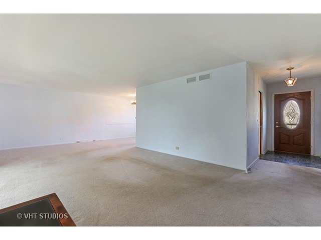 604 Juniper Dr, Naperville, IL 60540 photo 4