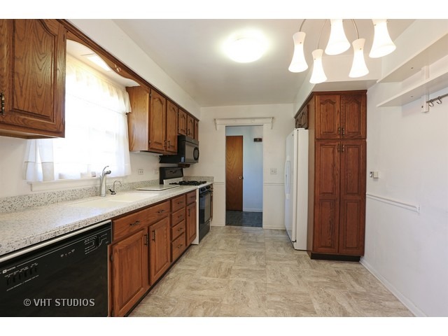 604 Juniper Dr, Naperville, IL 60540 photo 5