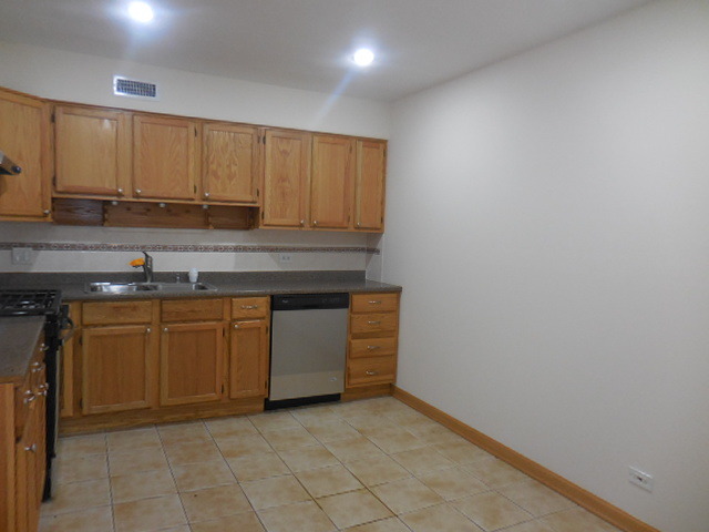 1430 Sandstone Dr #304, Wheeling, IL 60090 photo 9