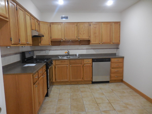1430 Sandstone Dr #304, Wheeling, IL 60090 photo 8
