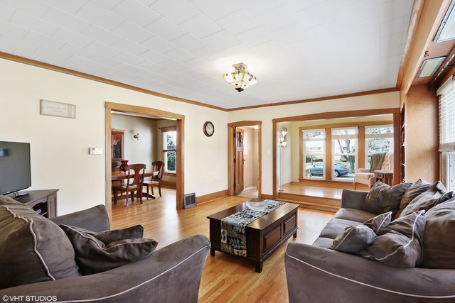 1461 White St, Des Plaines, IL 60018 photo 2