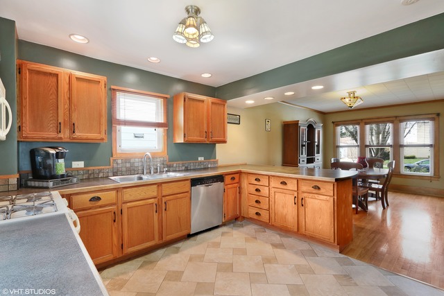 1461 White St, Des Plaines, IL 60018 photo 5