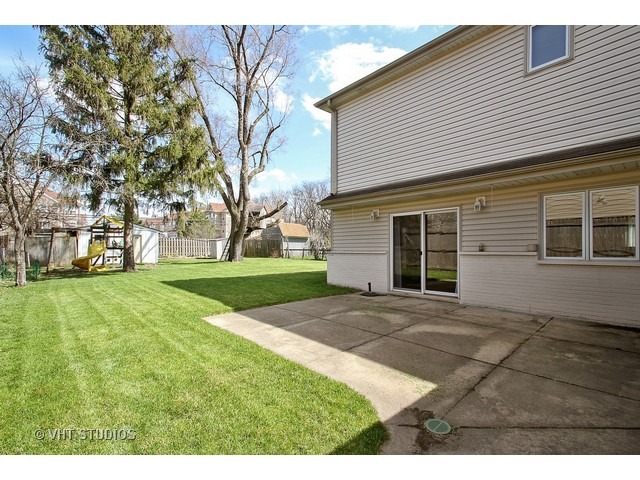 1551 Maple St, Glenview, IL 60025 photo 11