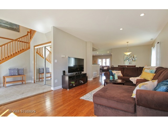 1551 Maple St, Glenview, IL 60025 photo 3