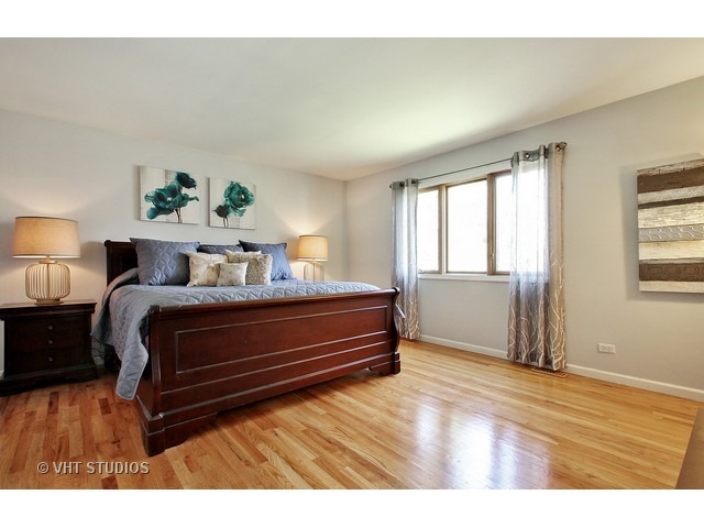 1551 Maple St, Glenview, IL 60025 photo 8