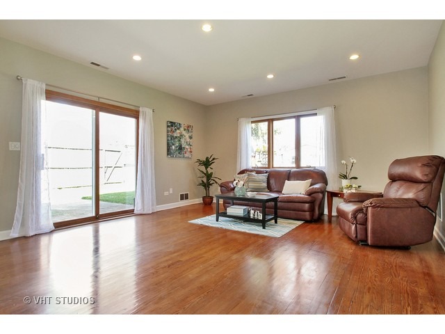 1551 Maple St, Glenview, IL 60025 photo 6