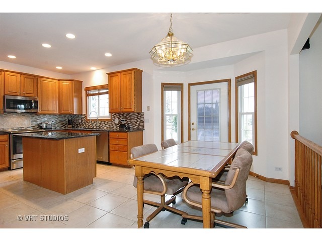 1240 Tunbridge Trl, Algonquin, IL 60102 photo 3