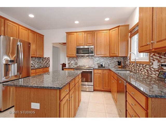 1240 Tunbridge Trl, Algonquin, IL 60102 photo 2