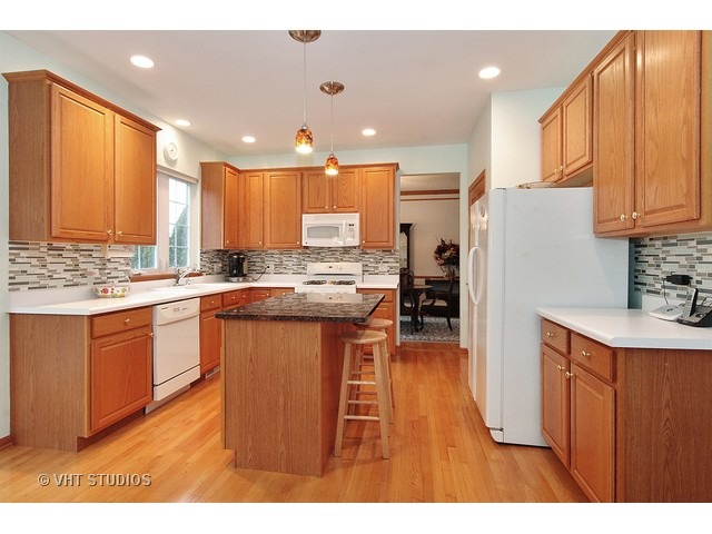 4 Brindlewood Ct, Algonquin, IL 60102 photo 2