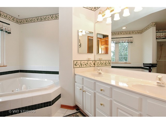 4 Brindlewood Ct, Algonquin, IL 60102 photo 10