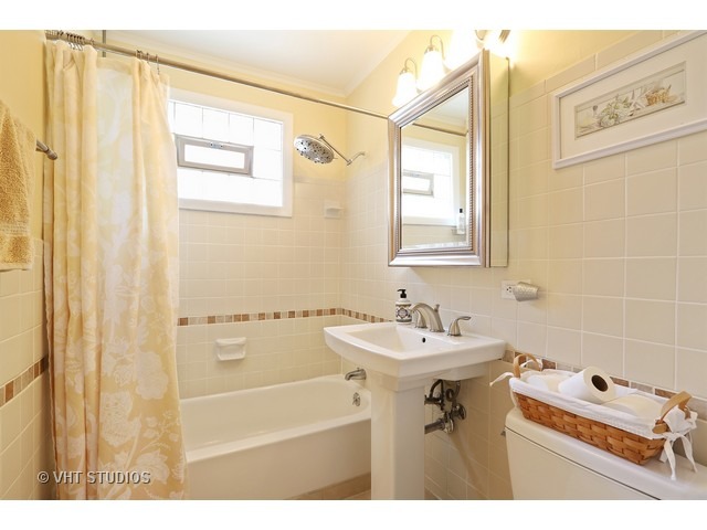 1091 E Grant Dr, Des Plaines, IL 60016 photo 11
