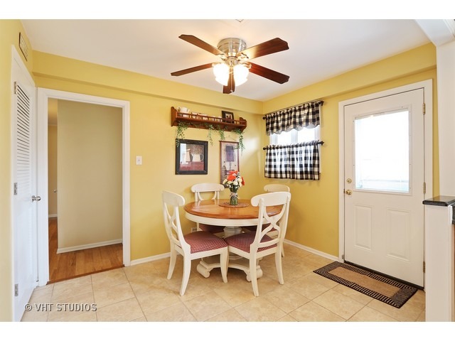 1091 E Grant Dr, Des Plaines, IL 60016 photo 6