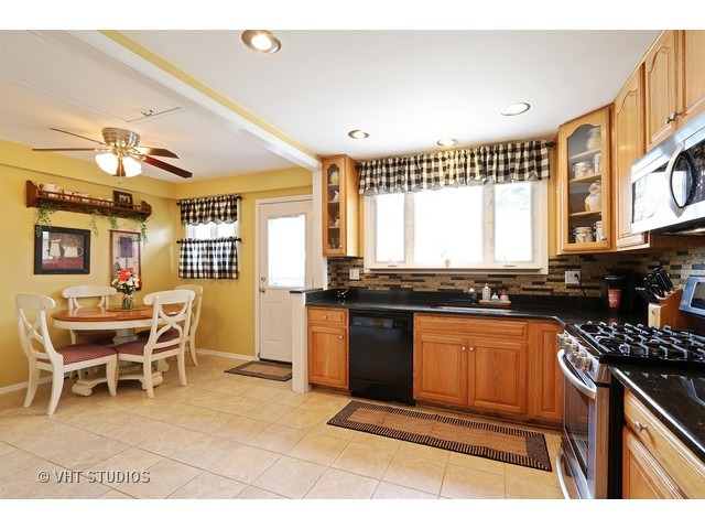 1091 E Grant Dr, Des Plaines, IL 60016 photo 7