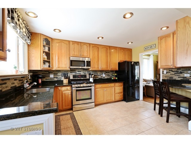 1091 E Grant Dr, Des Plaines, IL 60016 photo 4