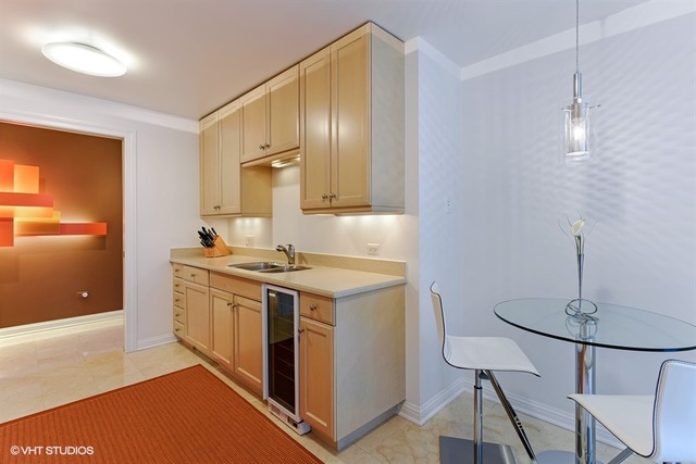 21 E Huron St #2002, Chicago, IL 60611 photo 9