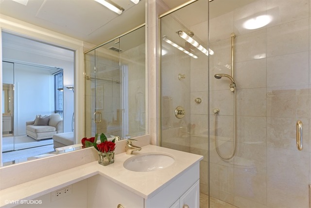 21 E Huron St #2002, Chicago, IL 60611 photo 17