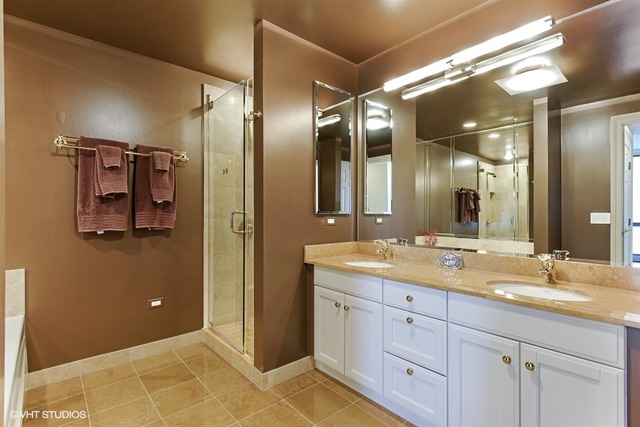 21 E Huron St #2002, Chicago, IL 60611 photo 16
