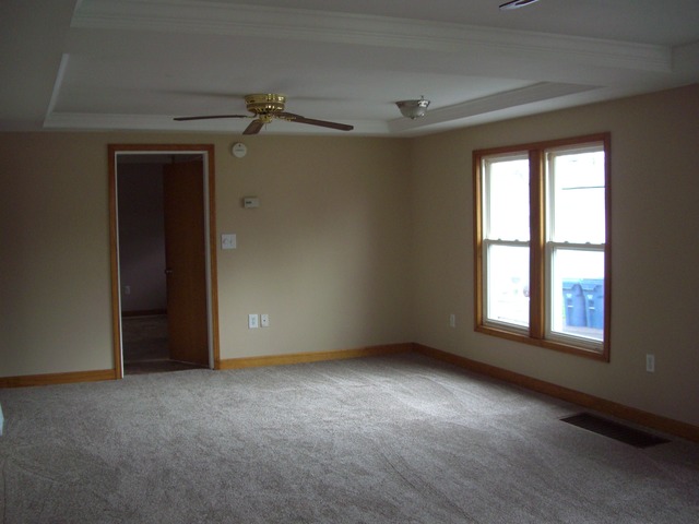 924 E Lake St, Aurora, IL 60506 photo 2