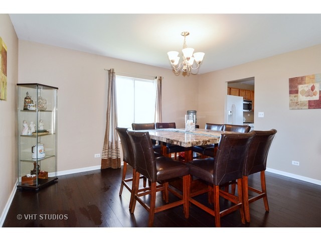 921 Canham St, Plano, IL 60545 photo 4