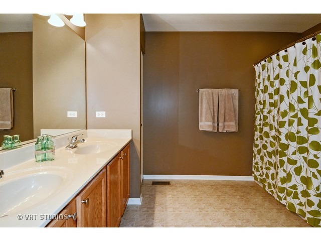921 Canham St, Plano, IL 60545 photo 8