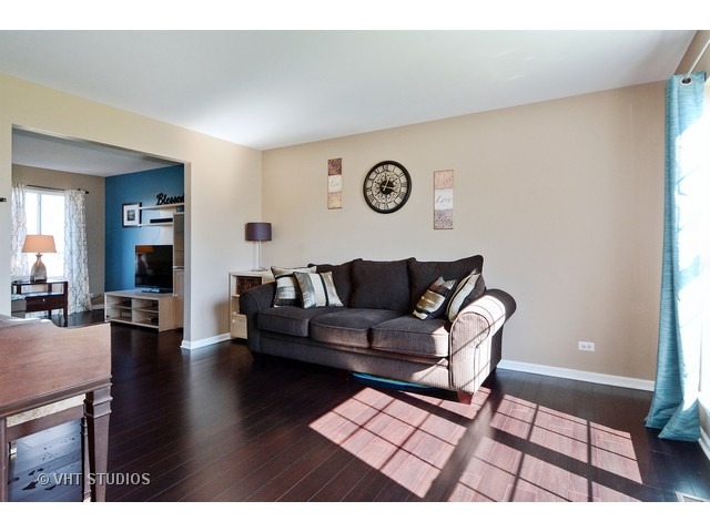 921 Canham St, Plano, IL 60545 photo 2