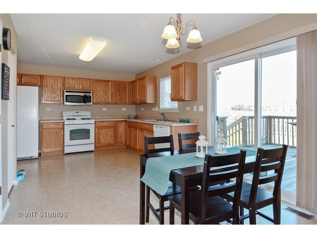 921 Canham St, Plano, IL 60545 photo 3