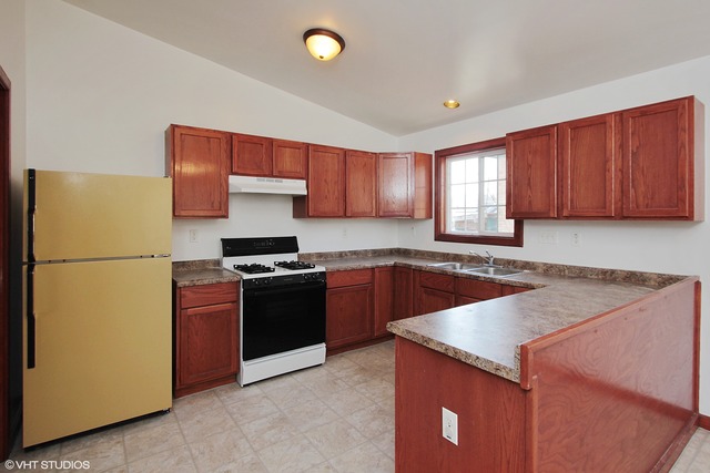 1529 11th St, Waukegan, IL 60085 photo 3
