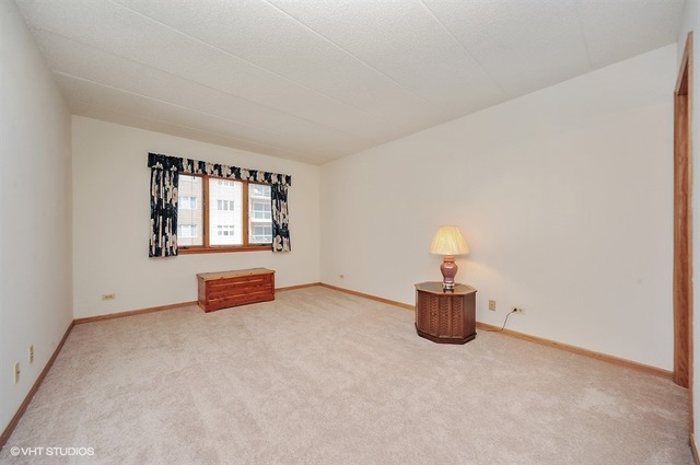 555 S River Rd #304, Des Plaines, IL 60016 photo 8