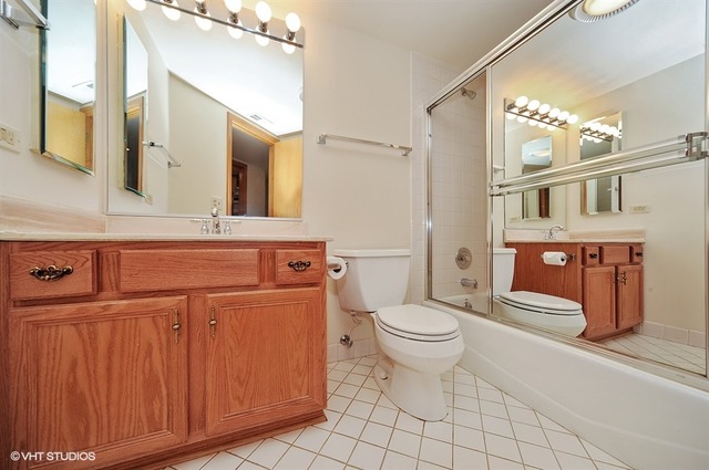 555 S River Rd #304, Des Plaines, IL 60016 photo 9