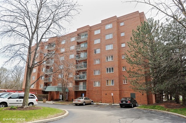 555 S River Rd #304, Des Plaines, IL 60016 photo 1