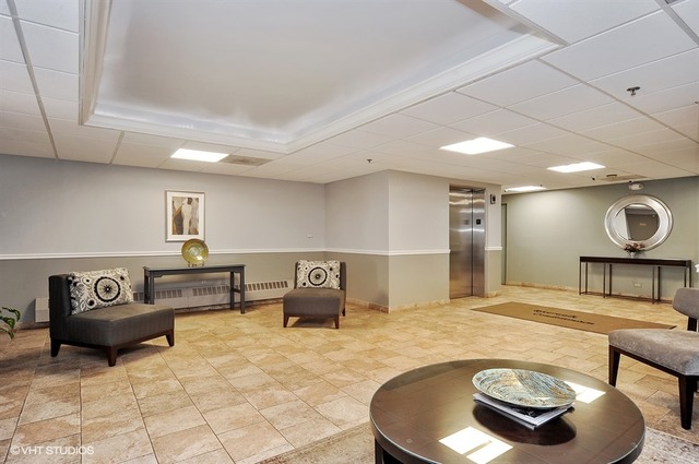 555 S River Rd #304, Des Plaines, IL 60016 photo 2