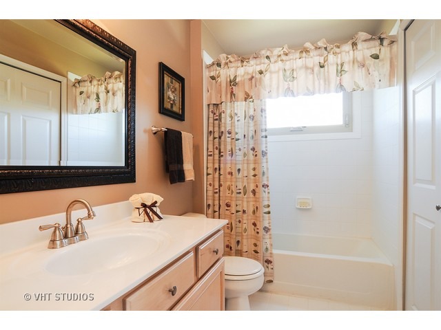 5480 Fox Path Ln, Hoffman Estates, IL 60192 photo 19