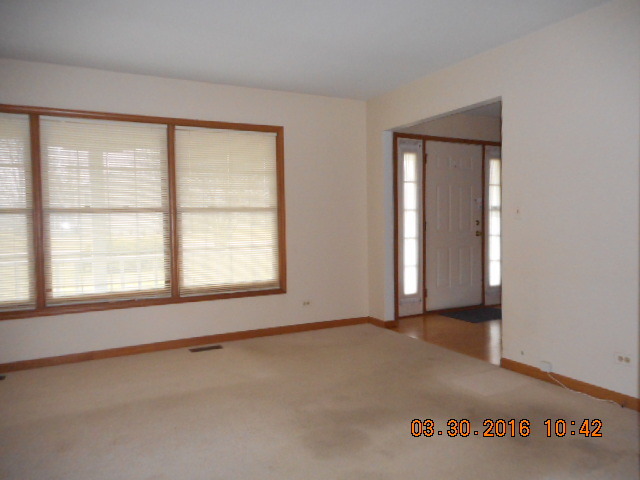 7414 Timber Trl, Mchenry, IL 60050 photo 2