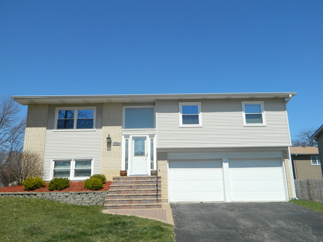 1690 Bicek Dr, Hoffman Estates, IL 60192 photo 1