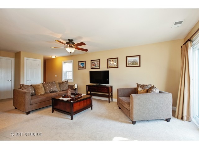 11 Foxcroft Rd #207, Naperville, IL 60565 photo 2