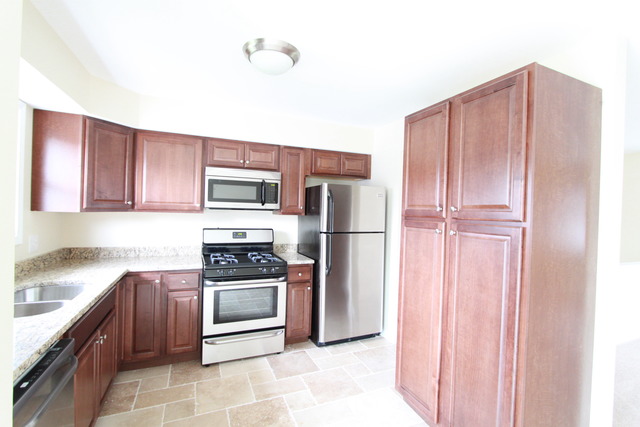 1903 Meadow Ln, Mchenry, IL 60050 photo 3