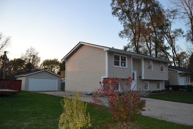 1903 Meadow Ln, Mchenry, IL 60050 photo 2