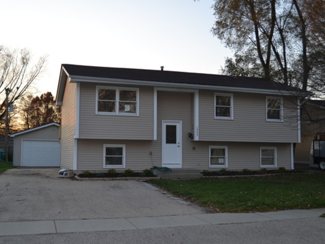 1903 Meadow Ln, Mchenry, IL 60050 photo 1