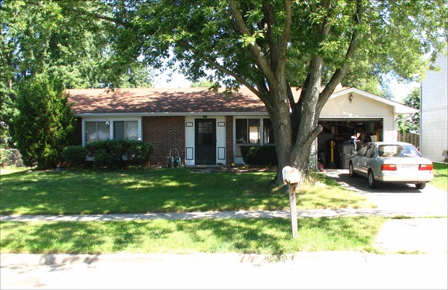 115 Stonehurst Dr, Elgin, IL 60120 photo 1