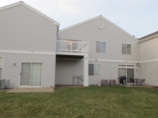 322 Cascade Ln, Oswego, IL 60543 photo 4