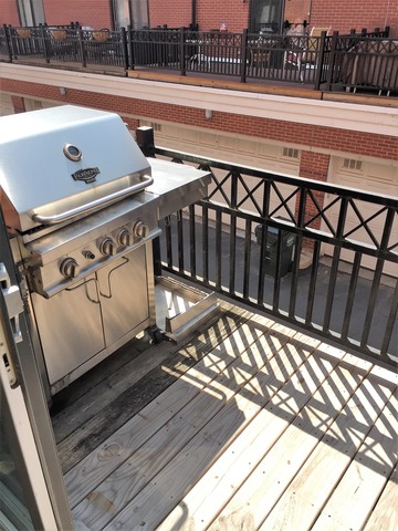 839 W 14th Pl, Chicago, IL 60608 photo 6