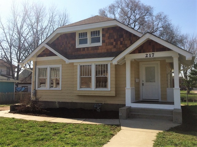 217 Orange St, Elgin, IL 60123 photo 2