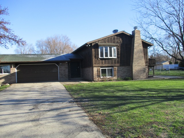 14 River Ln, Kankakee, IL 60901 photo 1