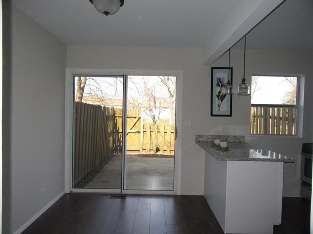 1712 Ardwick Dr, Hoffman Estates, IL 60169 photo 5
