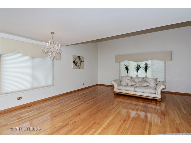 18634 Golfview Dr, Hazel Crest, IL 60429 photo 3
