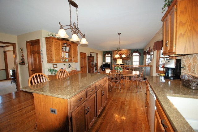 811 Rock Spring Rd, Naperville, IL 60565 photo 4